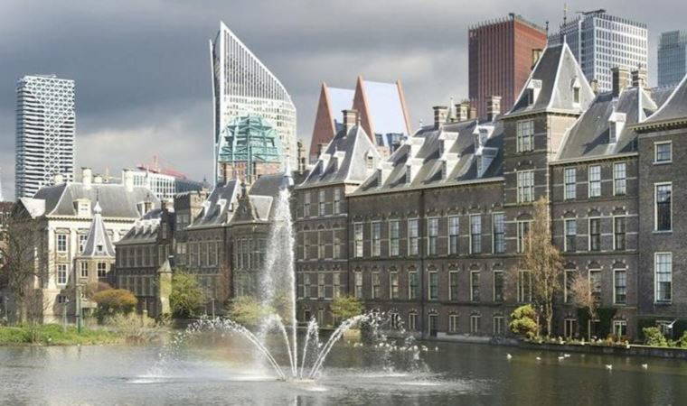 Hollanda parlamentosunda 'bomba' paniği