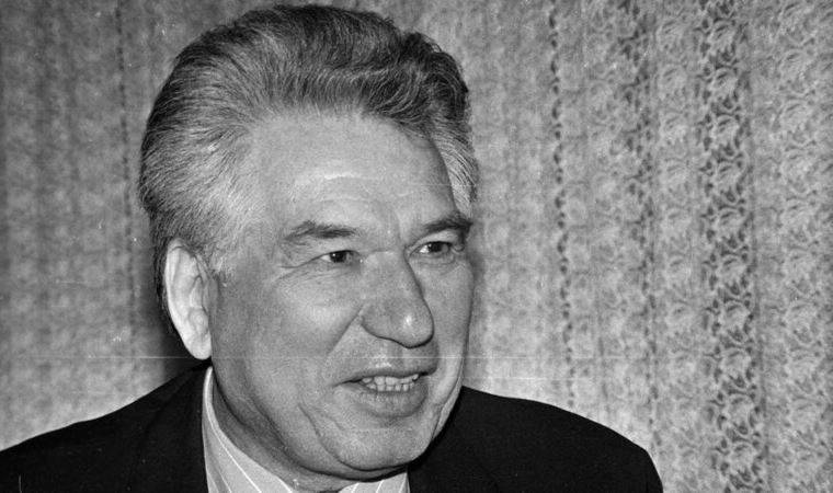 Dünyaca ünlü Kırgız yazar Cengiz Aytmatov'un ismi Bakü'de yaşatılacak