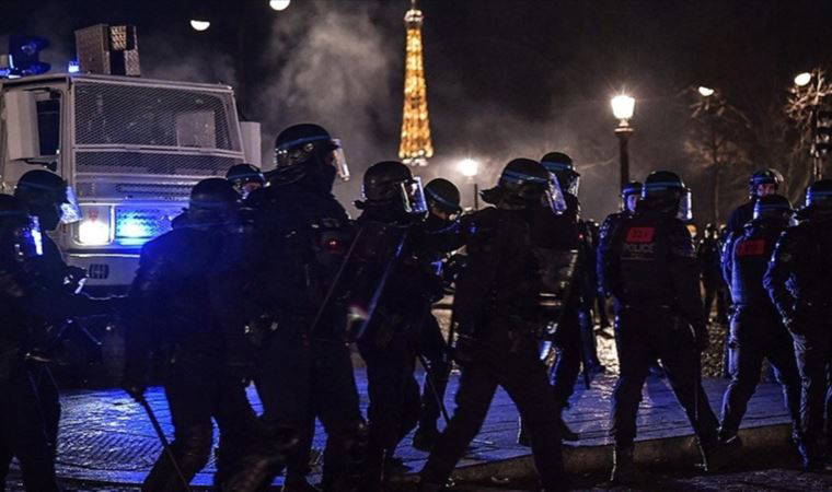 Fransa'da polislerin ırkçı söylemlerini ses kaydıyla ifşa eden Afrikalı yeniden gözaltına alındı