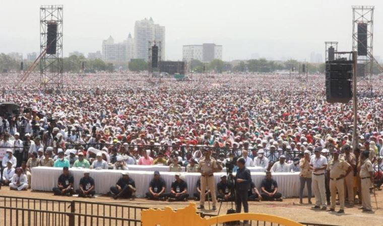 Hindistan'da açık hava etkinliğine katılan 13 kişi aşırı sıcaktan öldü