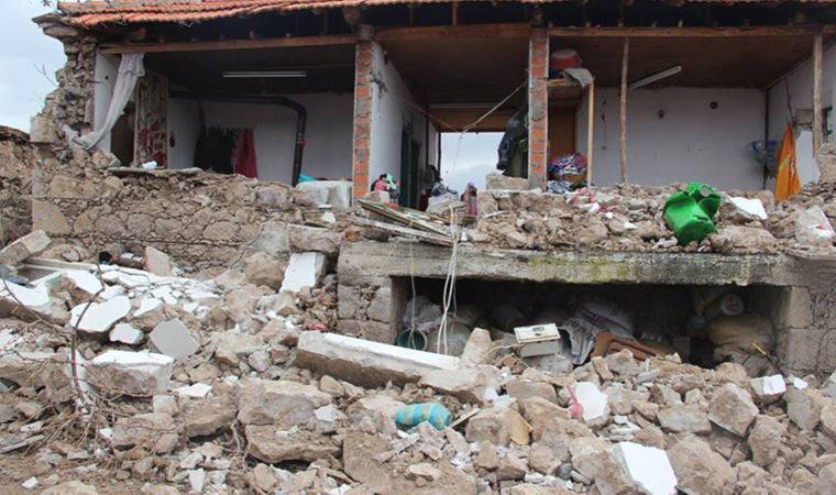 CHP'li Muharrem Erkek Ayvacık depremini hatırlattı: 'Saray iktidarı 6 yıldır teslim edemedi'