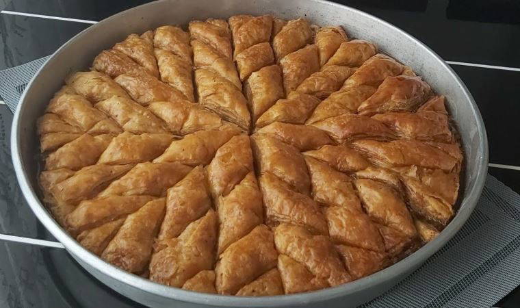 Şerbeti ve tüm ölçüleri tam... Pastanecilerden daha lezzetli baklava yapmanın sırrı