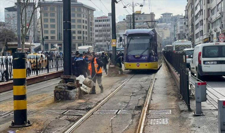 İstanbul'da tramvay seferleri aksadı: Anonslar yapıldı