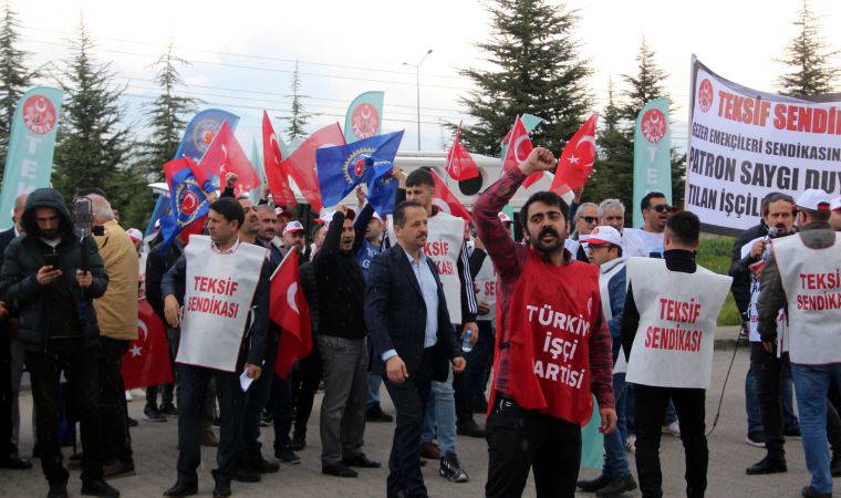 Terlik fabrikası önünde işten çıkarılan işçilerden eylem