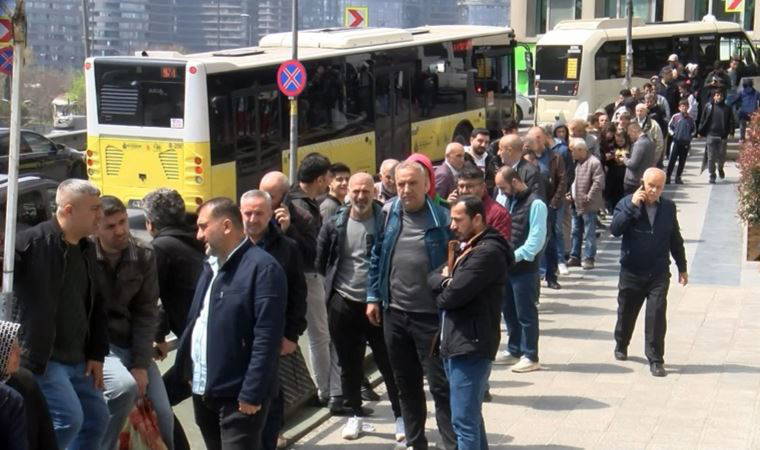 Bahçelievler'de ucuz baklava için saatlerce sıra beklediler