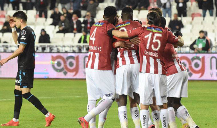 Trabzonspor'da yeni hoca var değişen bir şey yok! Sivasspor 4-1 Trabzonspor