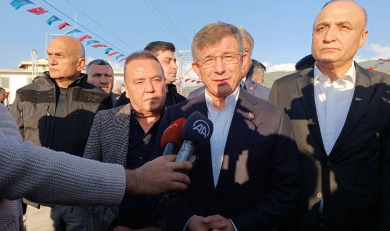 Ahmet Davutoğlu Nurdağı'nda konteyner kenti ziyaret etti: 'Her seferinde insanlarımızın metanetini görmekten onur duydum'