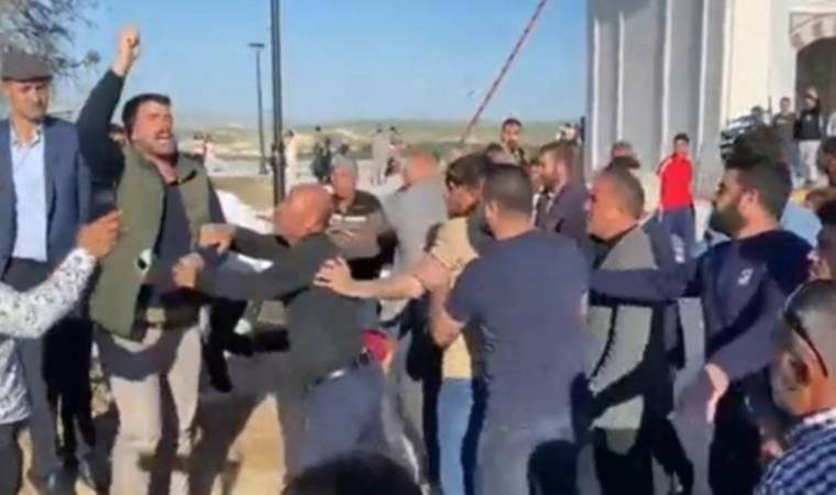 Bu kez türbe çıkışı...