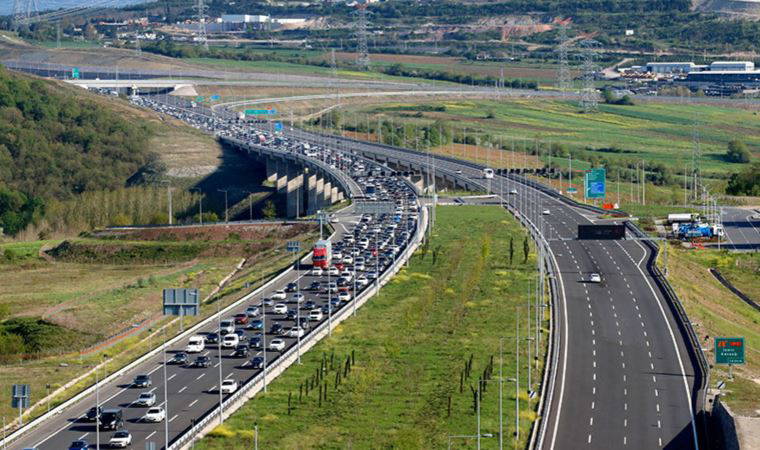 Bayram tatili bitti, dönüş trafiği başladı! Yollarda yoğunluk yaşandı