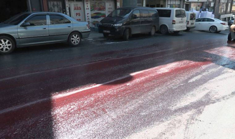 Bayrampaşa'da 'kırmızı sıvı' endişesi: 'Çöpe bir kişi kova bıraktı, ondan sonra kötü bir koku yayıldı'