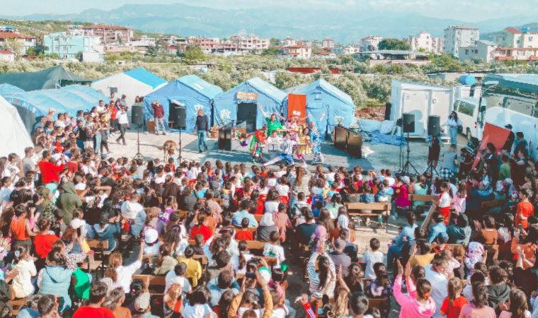 Deprem bölgesindeki çocuklar tiyatro ile buluşuyor