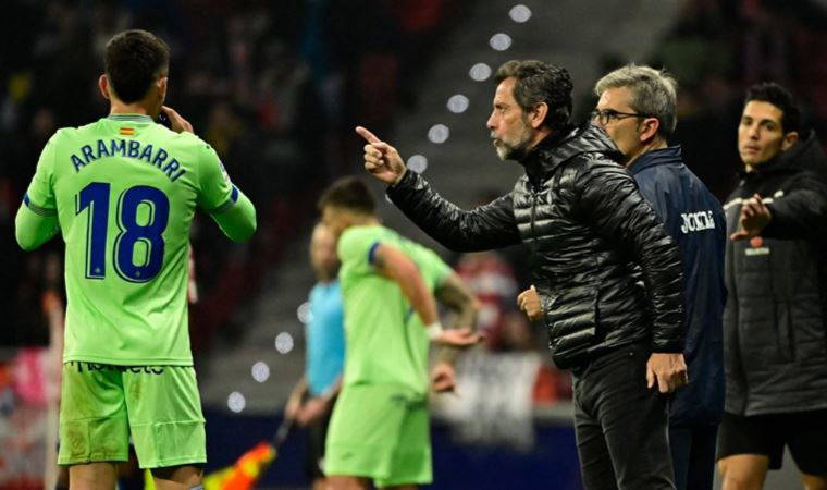 Milli futbolcu Enes Ünal'ın hocası gönderildi