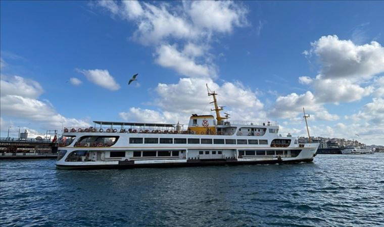 Şehir Hatları vapurlarından Boğaz'da 'düdük' eylemi