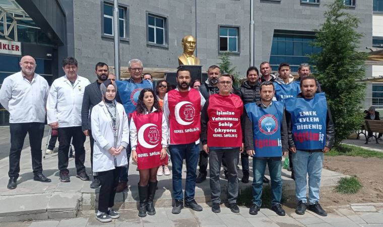 Bilecik'te sağlık çalışanlarından eylem: 'Seçim günü kimlere kırmızı kart göstereceğimizi biliyoruz'