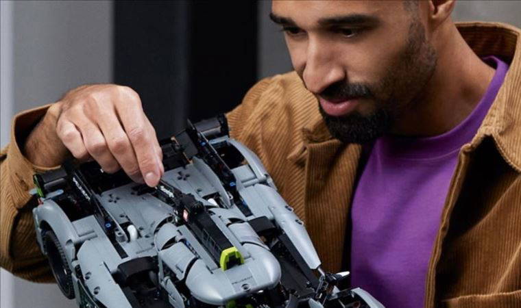 LEGO Technic'ten Peugeot otomobil seti