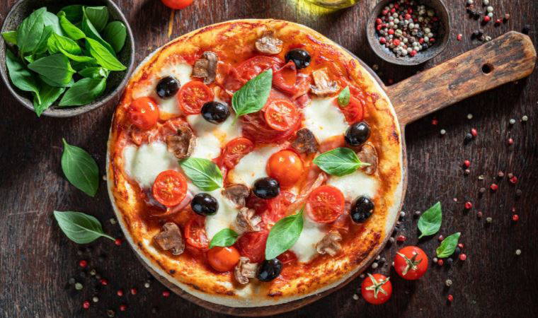 Evde kolay pizza nasıl yapılır? Ev yapımı pizza için ipuçları…