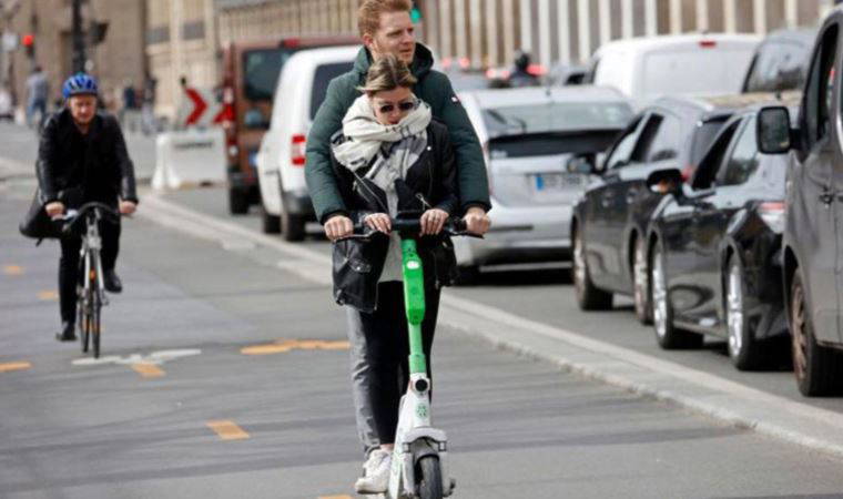 Paris, kiralık e-scooter’ları yasaklayan ilk kent oldu