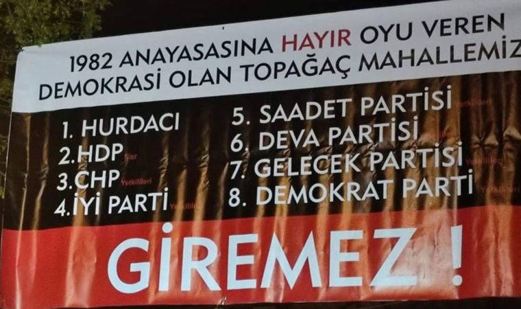 Sakarya'da mahalle girişine asılan afişe suç duyurusu: Bu tabela kin ve nefret suçu içermektedir