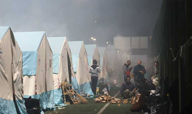 Çadırda kalanların elektrikleri kesildi