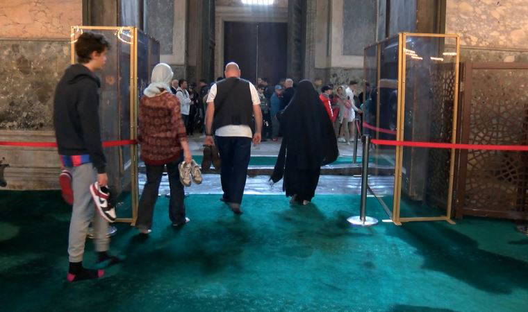 Ayasofya'da aşınma önlemleri: 50 bin elin bir yere dokunduğunu düşünün