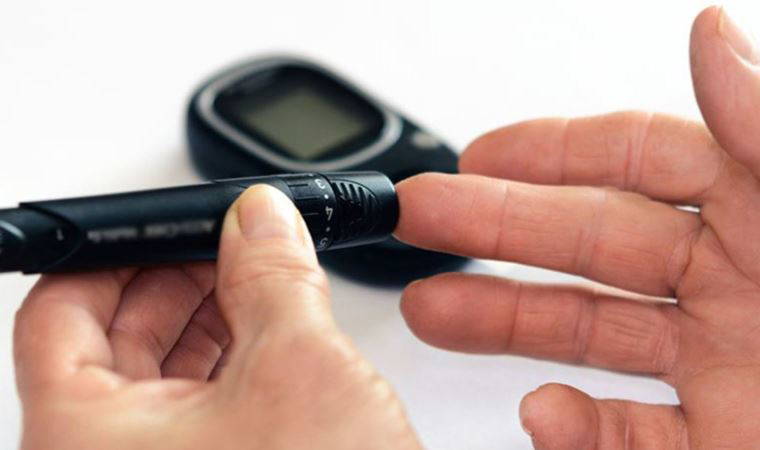 Şeker hastalarına 'iftarı kademeli yapın' uyarısı