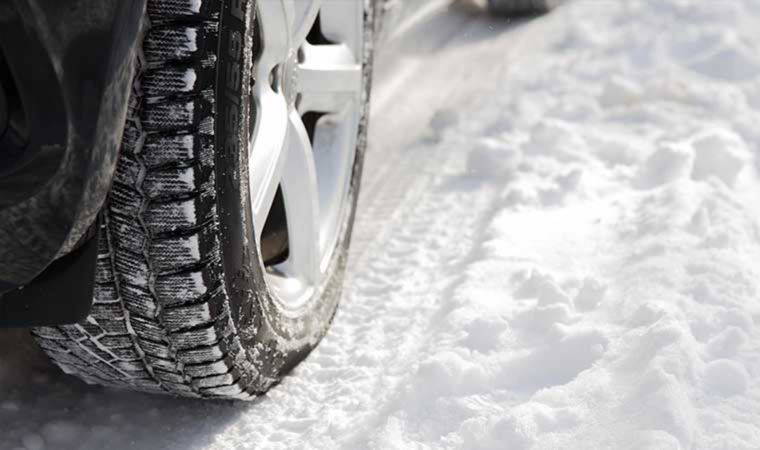 Kış lastiği zorunluluğunun kalkmasıyla oto lastikçilerde hareketlilik başladı