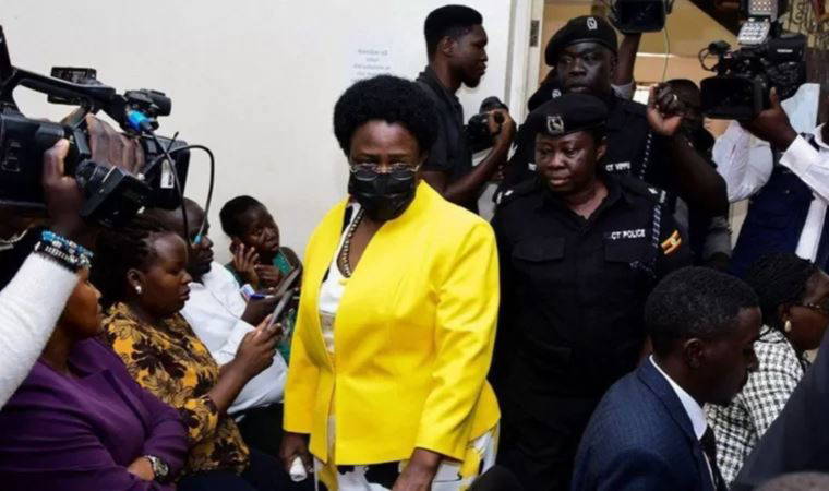 Uganda'da çatı kaplama malzemesi hırsızlığı skandalı: 14 bin 500 metal levhayı zimmetine geçirmekle suçlanan bakan gözaltına alındı