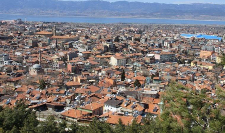 Burdur'da susuzluk alarmı: Şebeke suyuyla araç, halı, kaldırım yıkamak, bahçe ve tarla sulamak yasaklandı