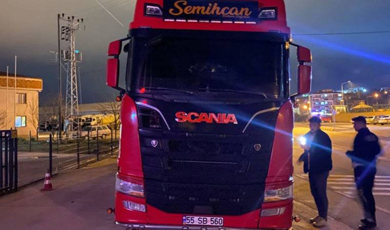 Yol verme tartışmasında TIR ile otomobil arasında sıkışan sürücü öldü