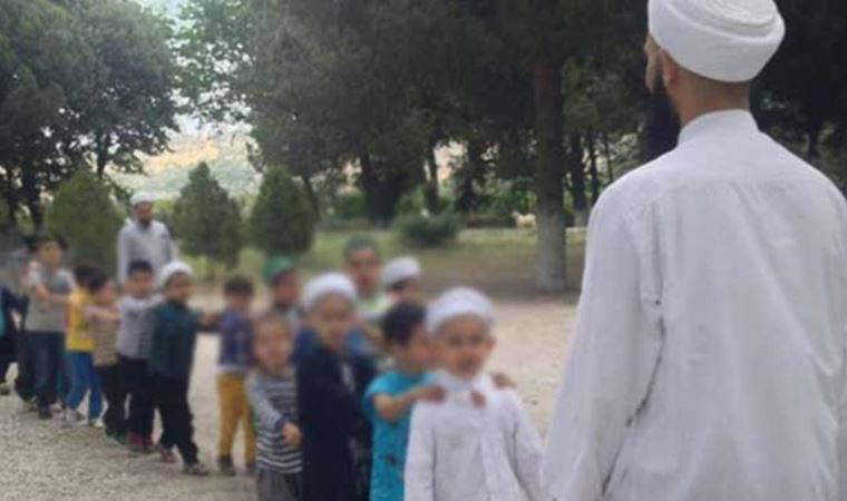 14 Mayıs öncesi karanlık görüntüler: Cemaat derneğinde çocuklara 'Erdoğan' duası!