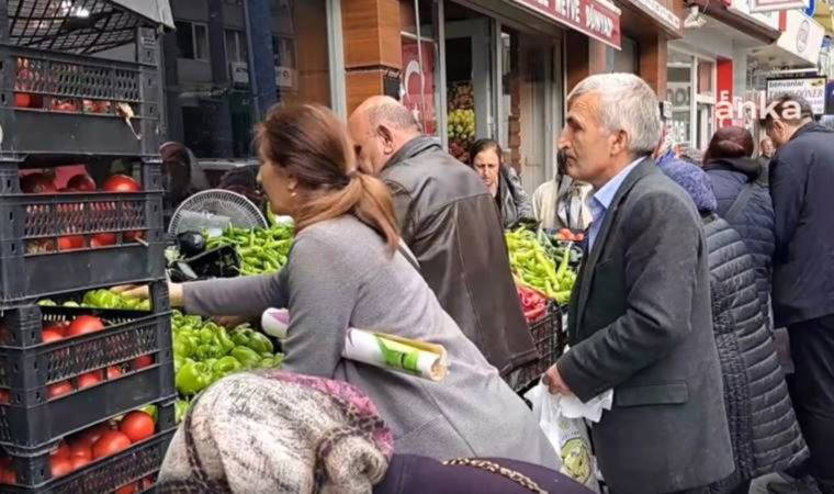 Ucuza sebze almak isteyenler sıra oluşturdu