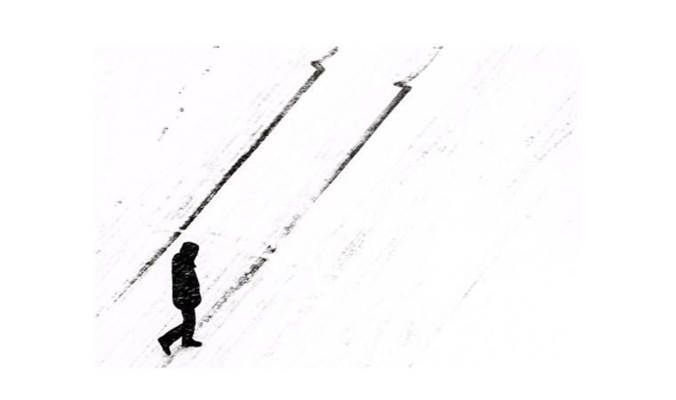 'Siyahtan Beyaza Yalnızlıklar' sergisi açıldı