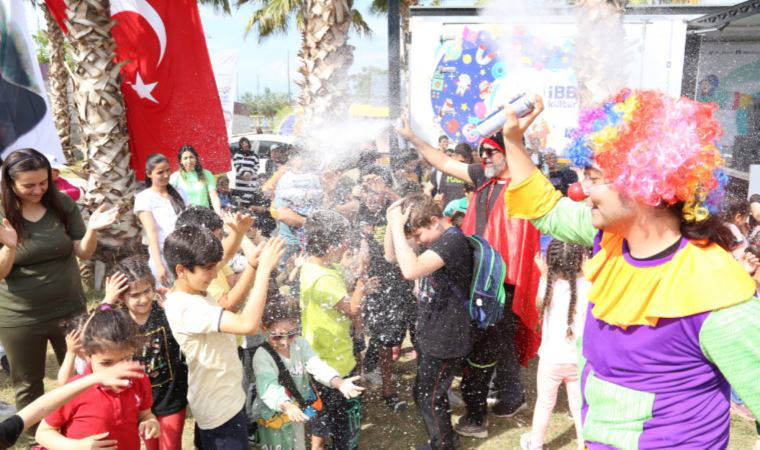 Hatay'da depremden etkilenen miniklerin keyifli vakit geçirebilmesi için 'Neşeli Nokta' kuruldu