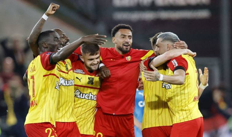 Ligue 1'de Lens'ten 3 puanı 10 kişi ile aldı