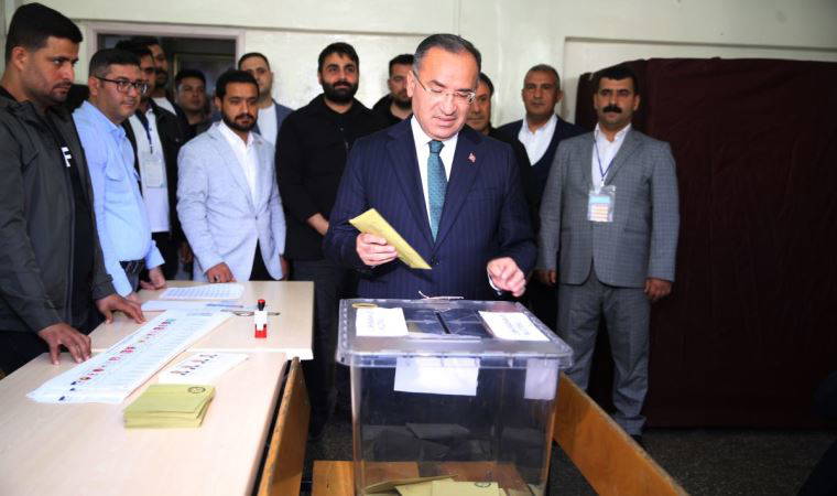 Adalet Bakanı Bozdağ, Şanlıurfa'da oyunu kullandı