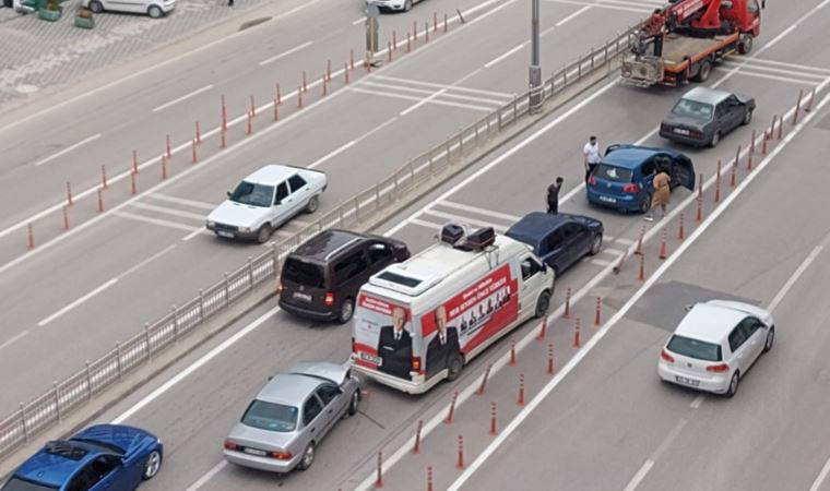 MHP seçim aracı zincirleme kazaya karıştı (14 Mayıs 2023)