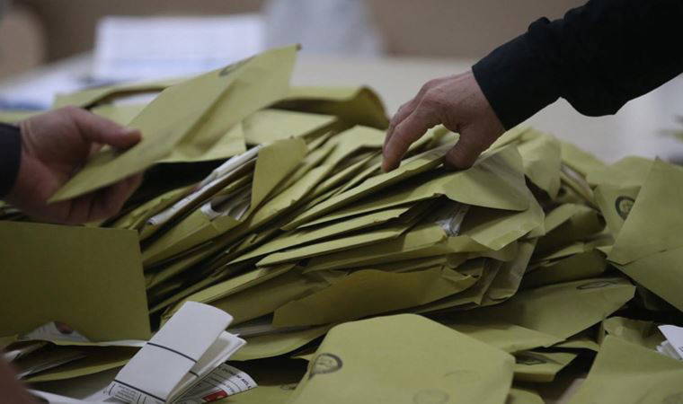 Sosyal medyada 'oy kaydırma' itirazları: '#OylarYenidenSayılsın' etiketi gündem oldu