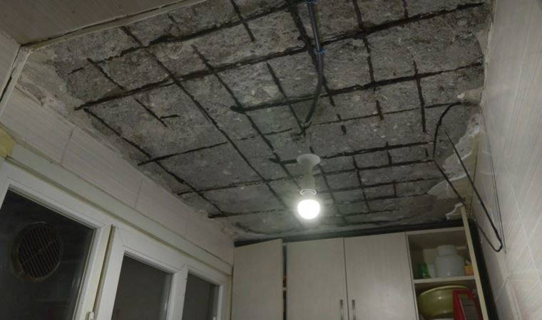 Balat'ta tavan betonu döküldü: Midye kabukları ortaya çıktı