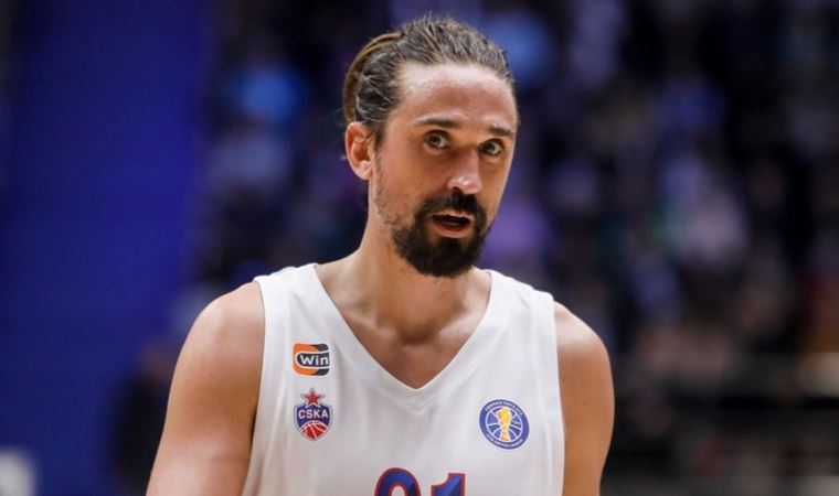 CSKA Moskovalı basketbolcu Alexey Shved taraftarların saldırısına uğradı