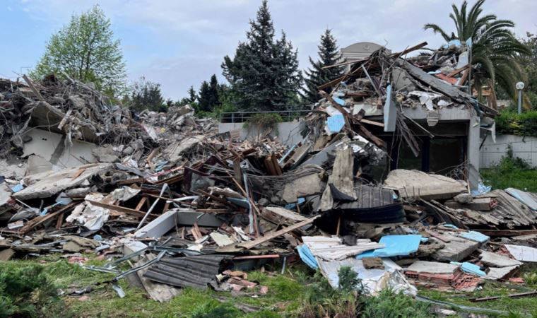 Münevver Karabulut'un vahşice katledildiği villa yıkıldı