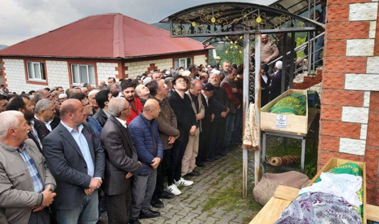 Kazada ölen aynı aileden 1'i çocuk, 4 kişi toprağa verildi