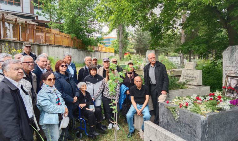Usta kalem Mustafa Ekmekçi anıldı: 'Kimsesizlerin kimsesiydi'