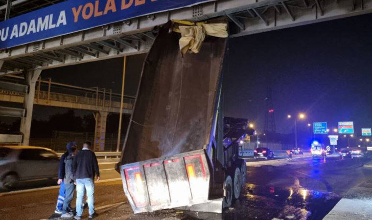 Kağıthane'de faciadan dönüldü: Açık kalan 'damper' yaya üst geçidine çarptı