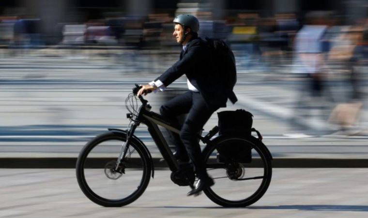 Apartmandaki elektrikli bisikletin bataryası patladı