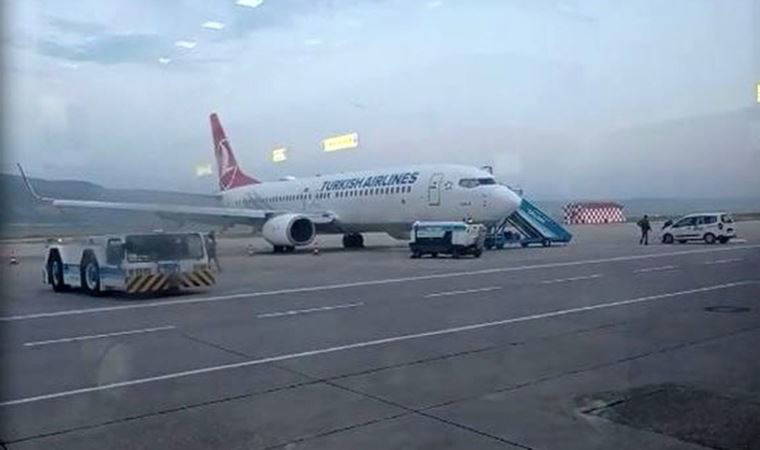 Yolcu uçağının kanadına kuş çarptı: Bir sonraki sefer iptal edildi