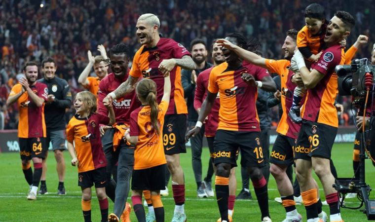 Galatasaray'da 20 futbolcuyu ilk şampiyonluk heyecanı sardı