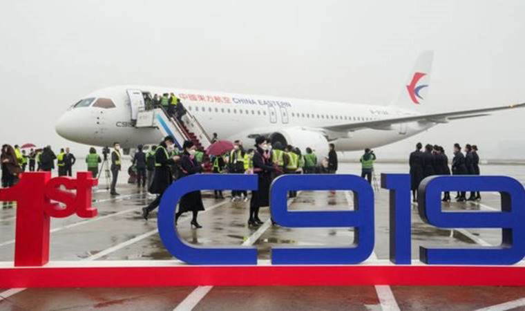 Çin'in yerli üretim yolcu uçağı "C919" ilk ticari seferini yaptı