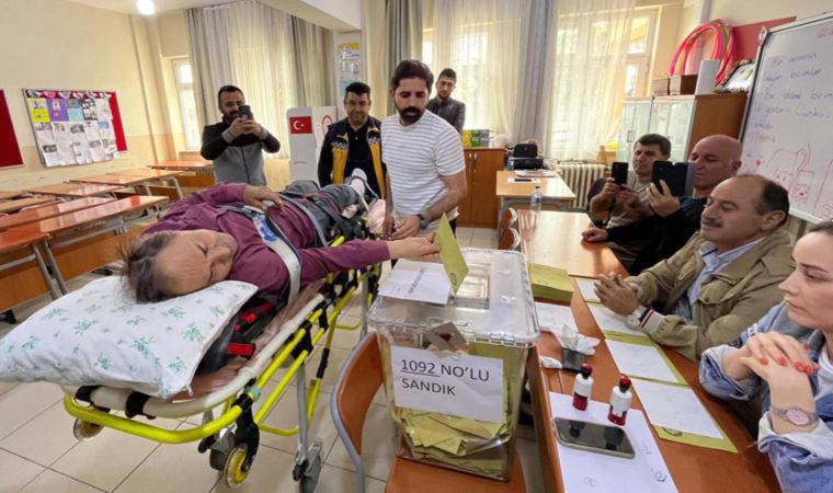 Diyaliz hastası, oyunu sedye üzerinde kullandı