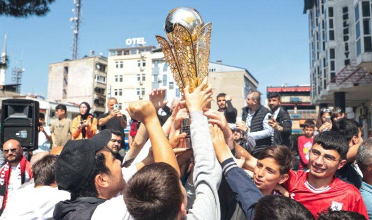 Samsunspor şampiyonluk kupasını taraftarıyla buluşturuyor