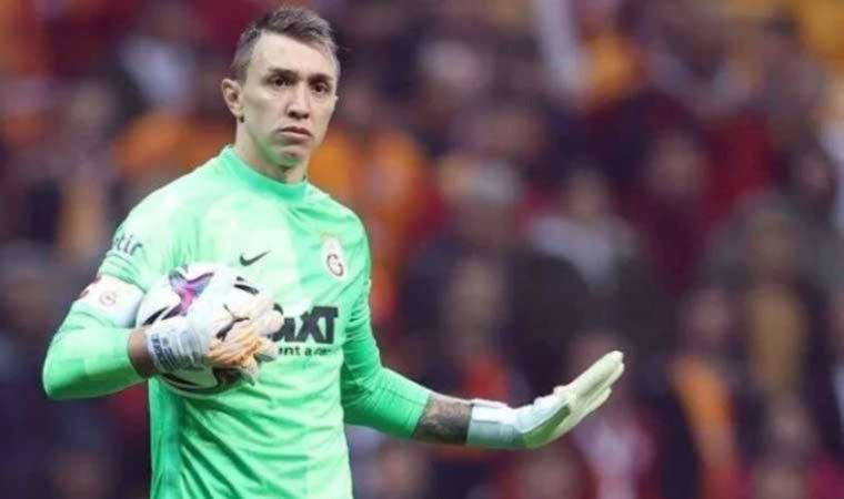Fernando Muslera, Şenol Güneş'i yakaladı